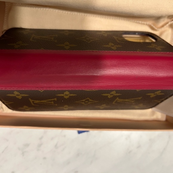 iPhone 11 Louis Vuitton phone case - Picture 4 of 9